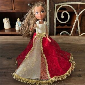 2001 Bratz Movie Star Yasmin Doll with Gold and Red Glitter Dress